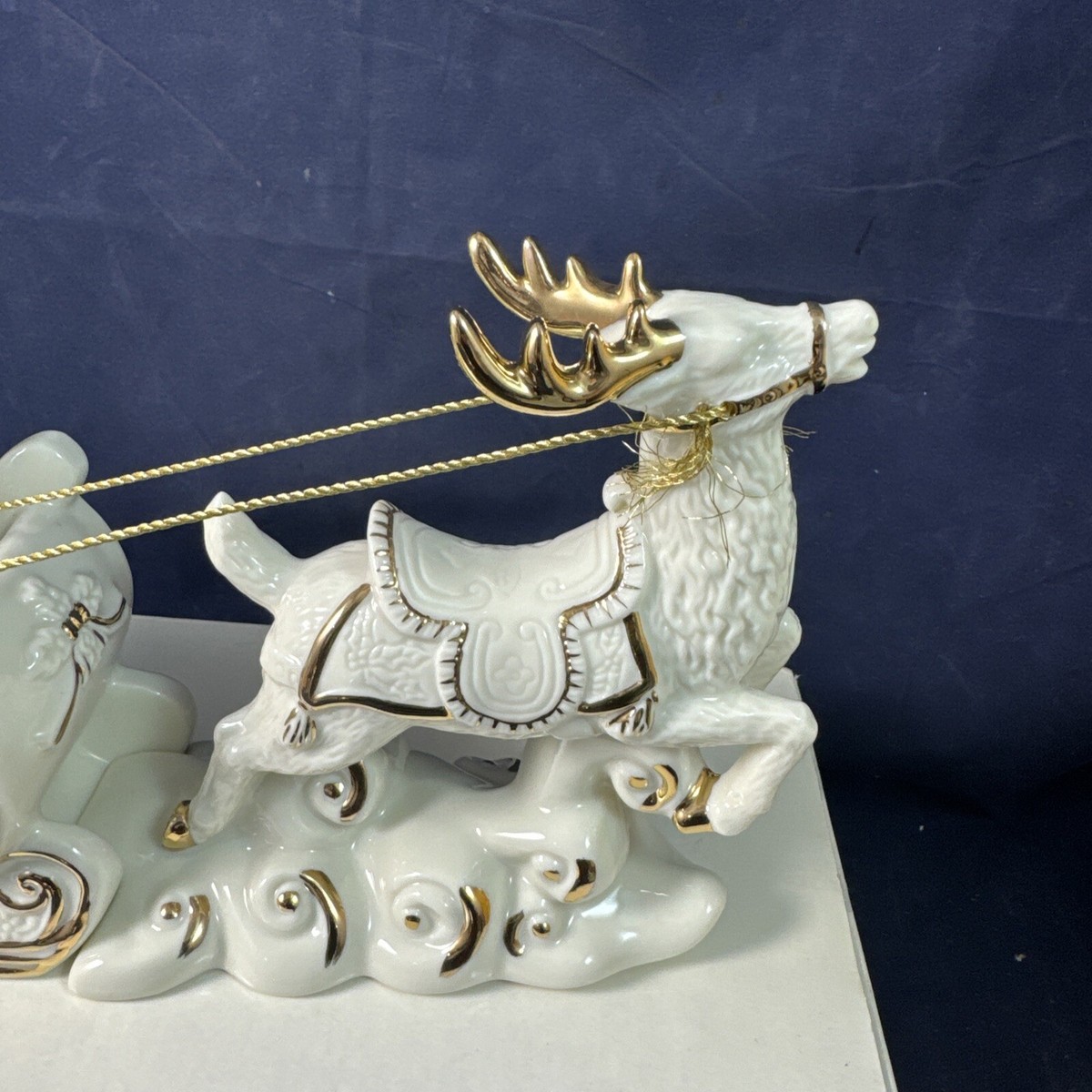 Mikasa Holiday Elegance Porcelain Santa with Sleigh FK001/900 W