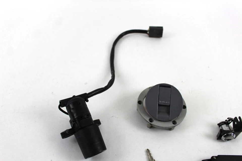 13-17 Triumph Daytona 675R Ignition Lock Gas Cap Seat Set with Key Foto 4 de 4