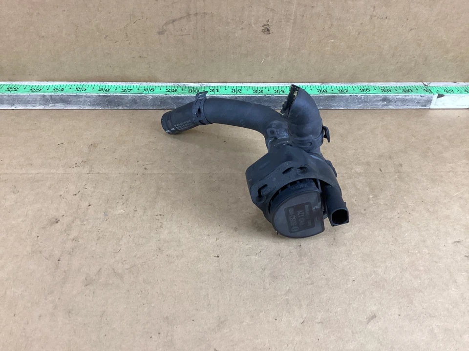 Mercedes-Benz C250 2008-2014 calefacción refrigerante bomba de agua auxiliar motor OEM Foto 2 de 4