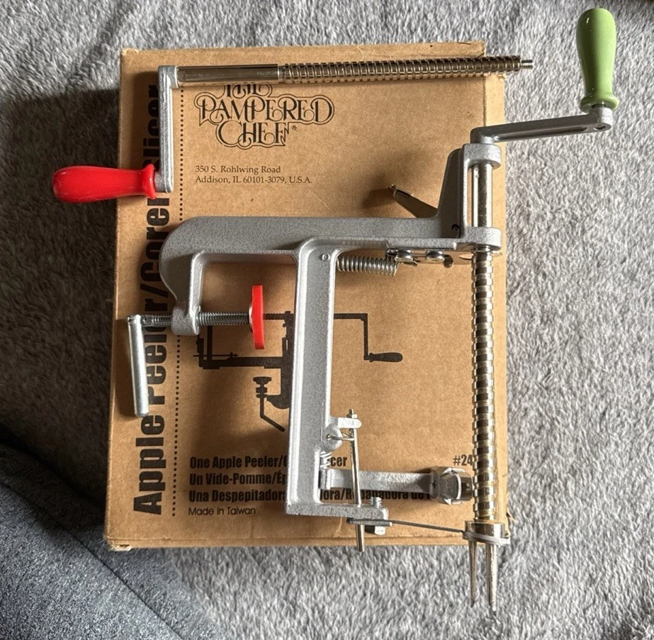 The Pampered Chef Apple Peeler Corer/Slicer Complete #2430 NEW 2 Cut Size Rods