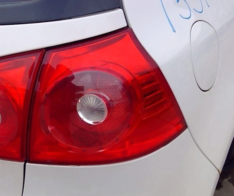 06 07 2008 09 Luz trasera derecha pasajero Volkswagen Golf GTI | VIN K 8º dígito Foto 2 de 4