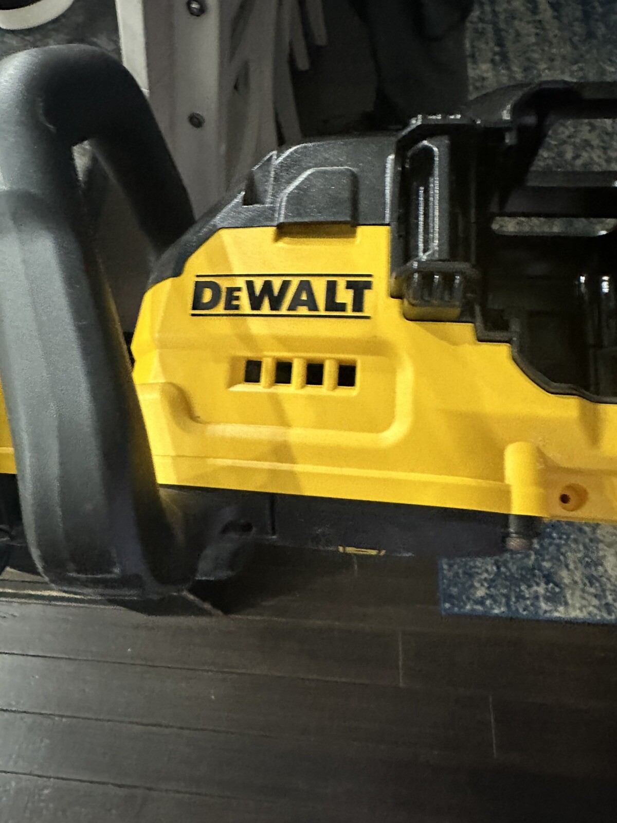 DeWalt DCHT860 22” Hedge Trimmer 40v Lithium Battery Powered W/Sheath