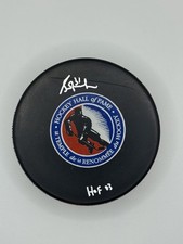 Grant Fuhr NHL Hall Of Fame Autographed Puck | Beckett Certified