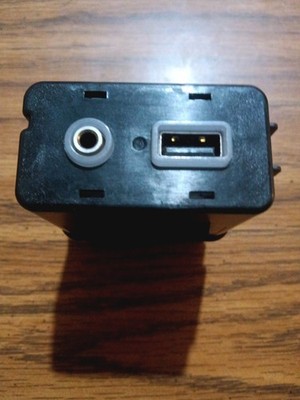 Genuine MOPAR USB Audio Hub Reflector 68229840AA for Chrysler Pacifica