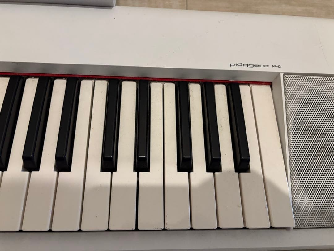 YAMAHA Piaggero NP-12 61-Key Digital Piano White 2019 w/ Adapter