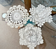 3 VINTAGE  WHITE COTTON HAND  CROCHET LACE SMALL DOILIES/TABLE MATS ~ 6" (15)
