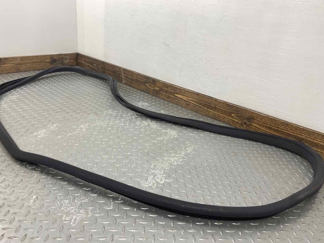 Maybach 57 2008 REAR+RIGHT Weatherstrip