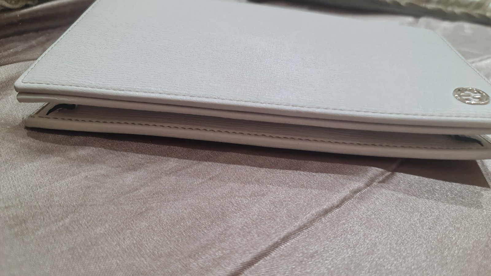 AUTHENTIC Gucci White Leather Interlocking GG Cro… - image 18