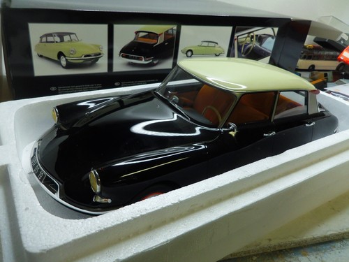 1/12 PREMIUM CLASSIXXS CITROEN DS 19