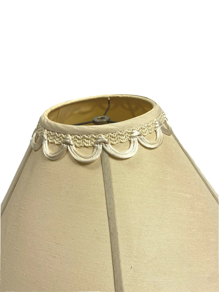 Pantalla de Seda Quoizel Años 60 De Colección Rara Bronceada Beige Imperio Grande Intrincada Retro Foto 2 de 4