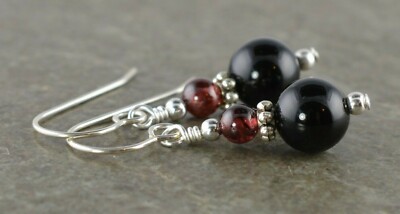 Schwarze Onyx, roter Granat Edelstein & Sterlingsilber Tropfenohrringe mit Geschenkbox