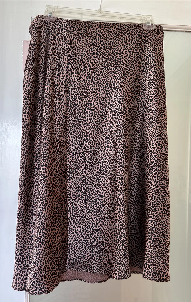 ¡NUEVO CON ETIQUETAS! Falda Victoria’s Secret Sedosa Negra Marrón Patrón Leopardo Slip (L) Línea A Foto 4 de 4