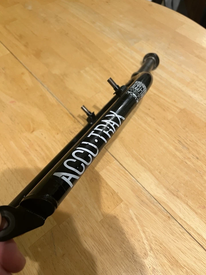 Answer AccuTrax Fork 1”, Threaded Steerer. 26” Wheel 4130 Chromoly Yeti Design - Image 2 of 4