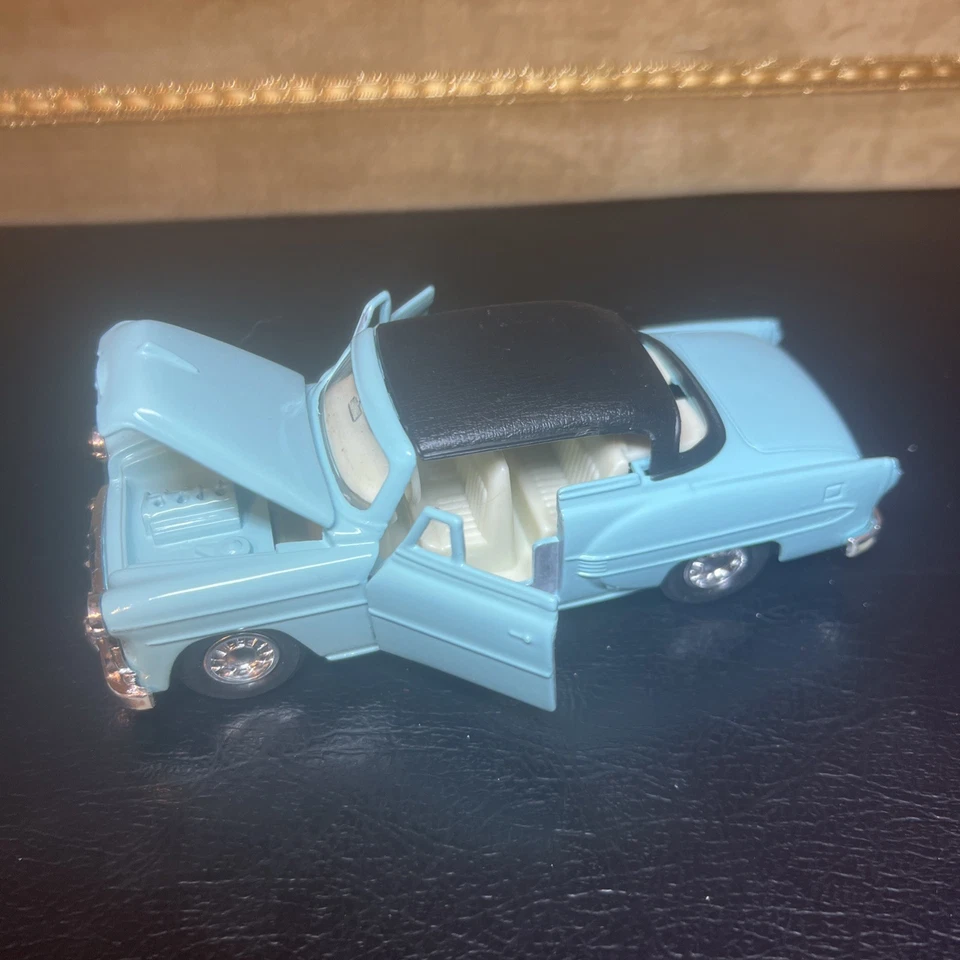 Welly No. 9012 Diecast 1953 Chevrolet Bel Air puertas coche capó abierto azul 1:32 Foto 2 de 4