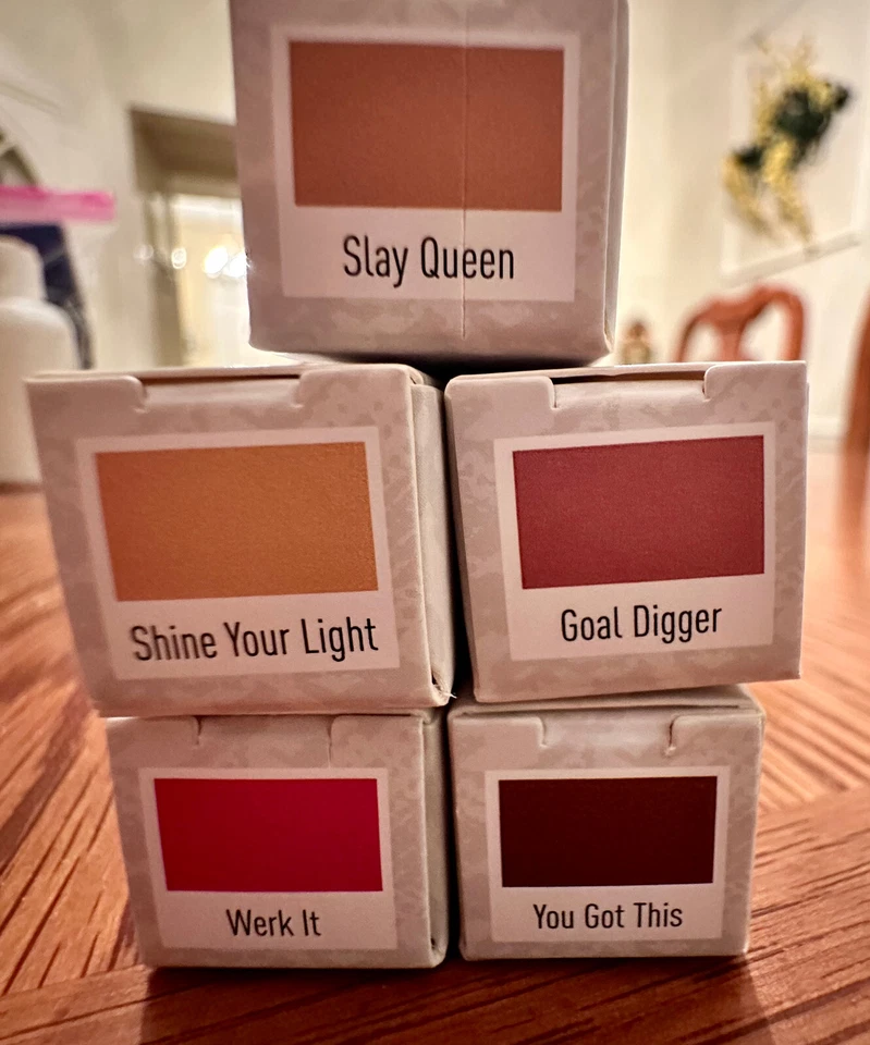 NUEVO EN CAJA - Juego de 5-Mally Brillo de Labios de Color Intenso Tamaño Completo - 5 Colores Diferentes Foto 2 de 2