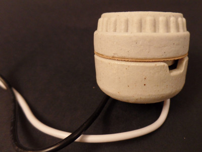 New Leviton 2 Piece Ring Type Medium Base Porcelain Socket With 9'' Lead Wires 