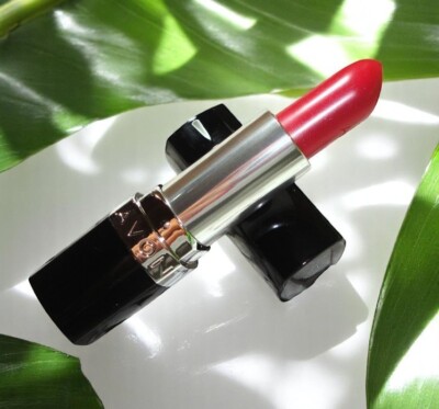 Avon TRUE COLOUR Lippenstift Farbe Knock Out Pink Mund Kuss Chic creme Glanz