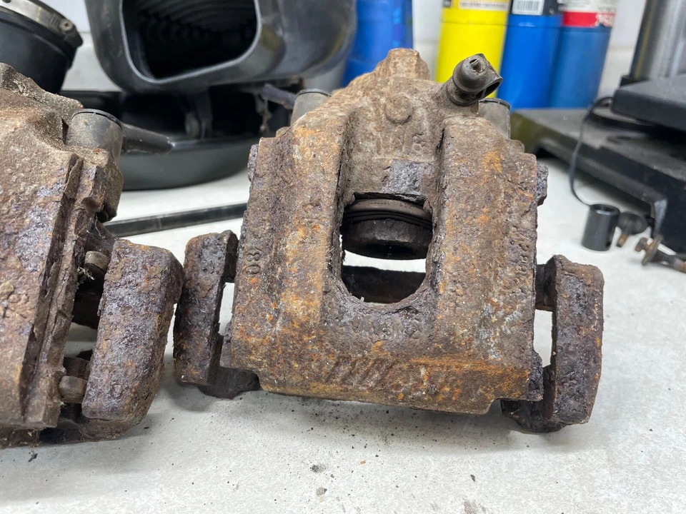 Pinzas de freno delanteras y traseras BMW M3 1995-1999 Foto 2 de 4