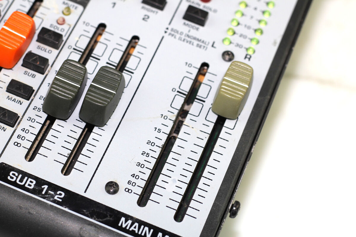 Behringer Xenyx X1832USB Mixer | eBay Behringer Xenyx X1832USB Mixer | eBay