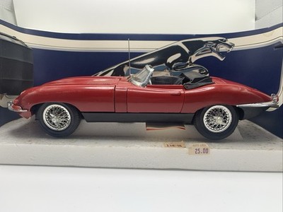 Polistil Italy Jaguar XKE Roadster 1964 4.2 L Diecast 1/16 Red