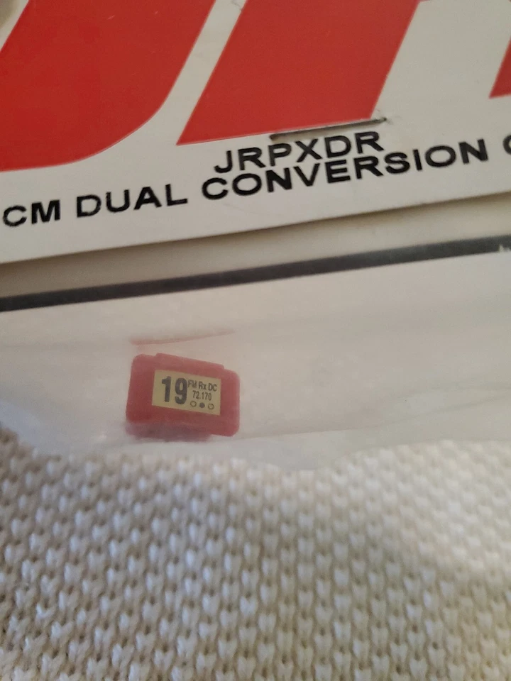 Vintage RC JR  FM/PCM DUAL CONVERSION CRYSTAL JRPXDR19 Channel  72.170mhz  - Image 2 of 3