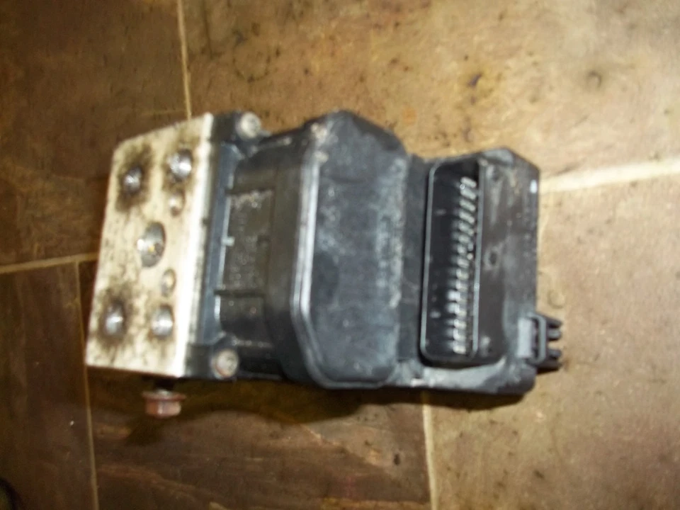 SUBARU FORESTER 1999 2000 2001 2002 UNIDAD ABS 2,5 L UNIDAD BOMBA FRENOS ANTIBLOQUEO Foto 3 de 4