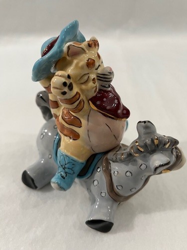 Riding Cat girl Salt and Pepper Shakers signed Heather Goldwin - Picture 3 of 12