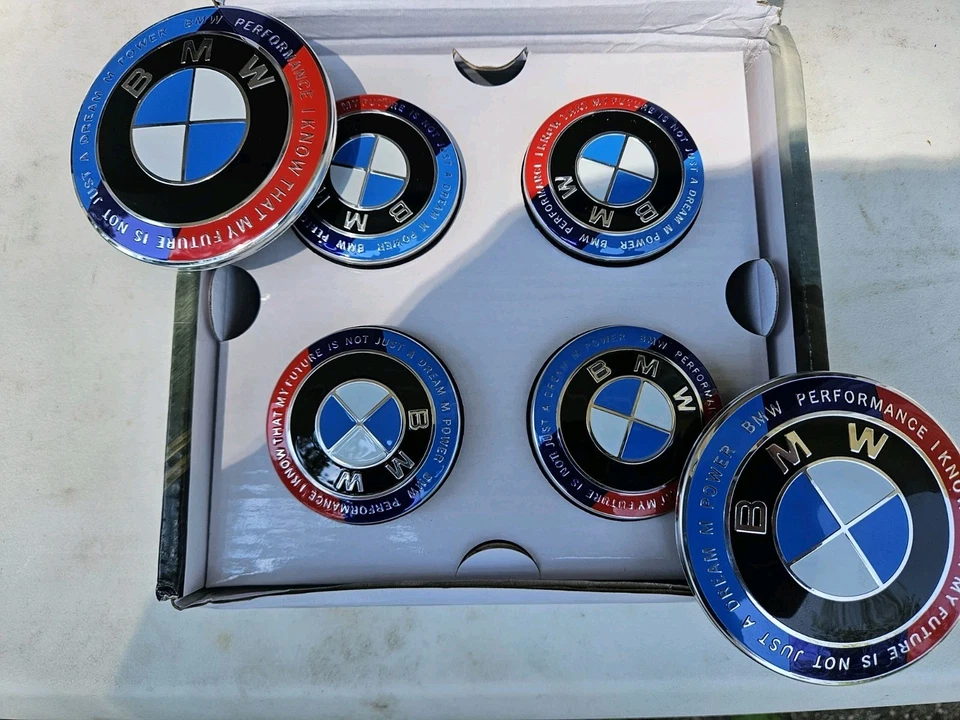 Tampas de cubo central de roda BMW 56mm 5x112 aniversário flutuante KITH capô e porta-malas - Imagem 2 de 3