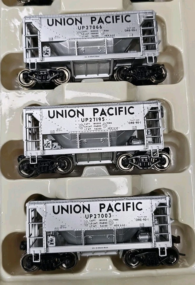 932-4473 Walthers Gold Line Union Pacific Ore Cars 12-Pack - Image 4 of 4