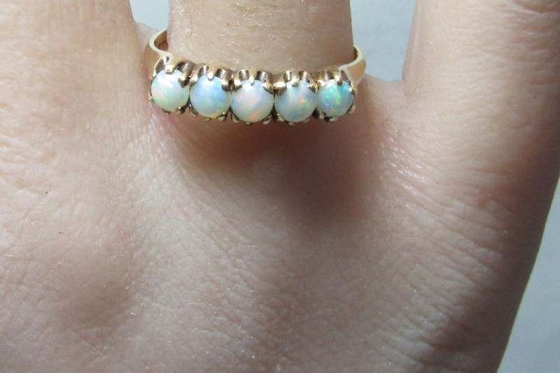 VINTAGE 10K SOLID GOLD RING W/ 5 NATURAL AUSTRALIAN COLORFUL OPALS