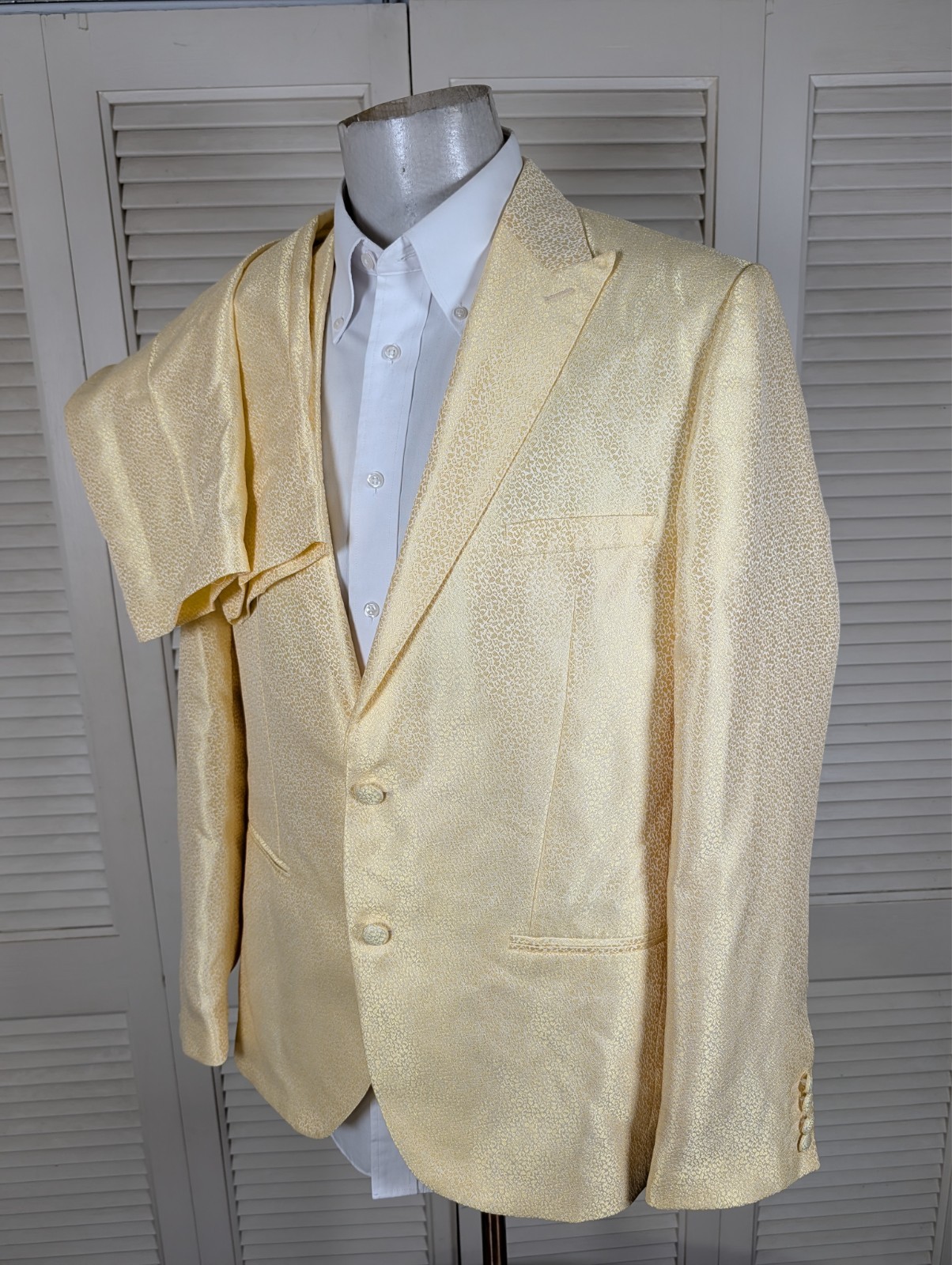 Boohooman 2 Piece Suit Mens 42R Pants 34x29 Decorative Yellow Beige Peak Novelty image 4