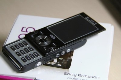 Original Sony Ericsson W995  8MP 3G  Unlocked Mobile Phone 