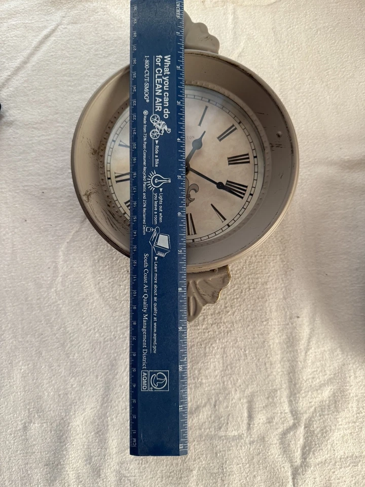 Reloj de pared Ashton Sutton pequeño verde pálido envejecido Foto 4 de 4