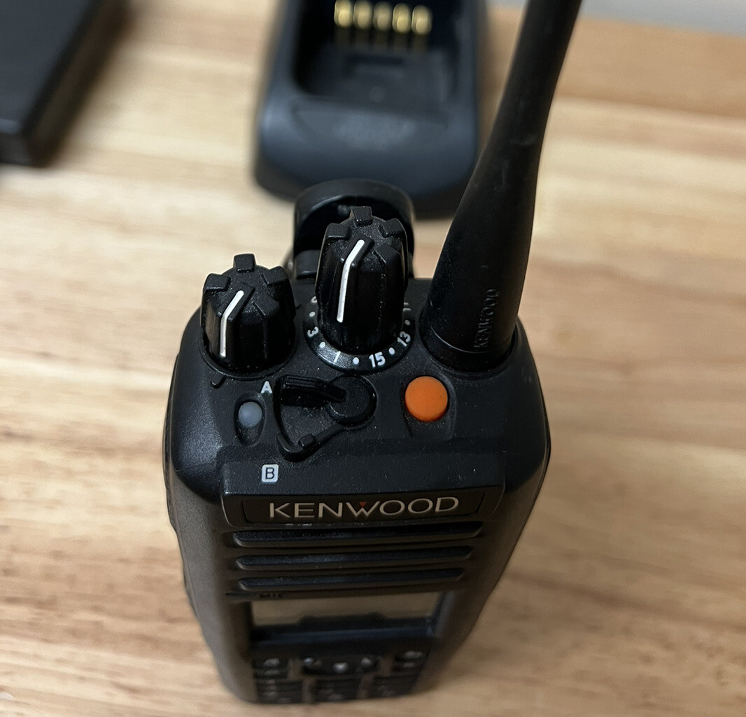 Kenwood NX5300K3 Digital UHF Portable Radio CRACKED CASE eBay