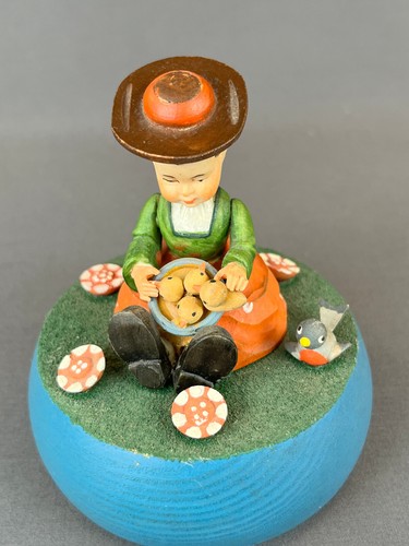 Vtg Wooden ANRI 4 1/2" Music Box REUGE SWISS MOVEMENT Girl with Robin's Nest - Picture 13 of 17