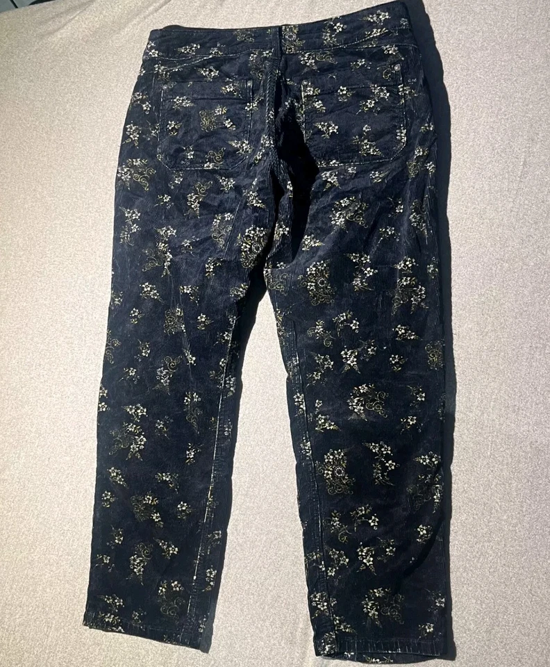 Pantalones de pana Pilcro para mujer talla 31 negros florales pierna recta tiro medio Foto 2 de 4