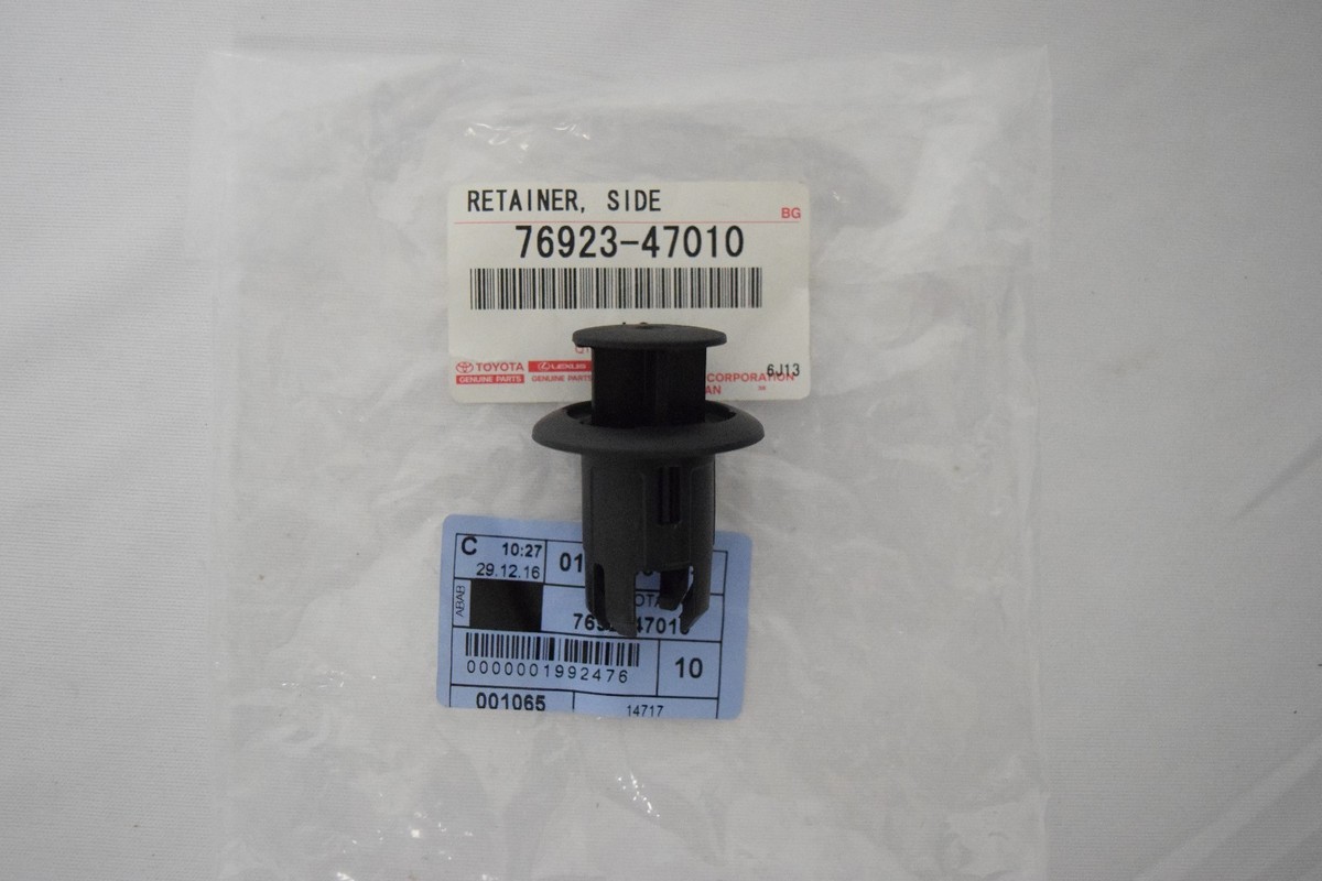 TOYOTA LEXUS 7692347010 GENUINE OEM ROCKER MOLDING RETAINER