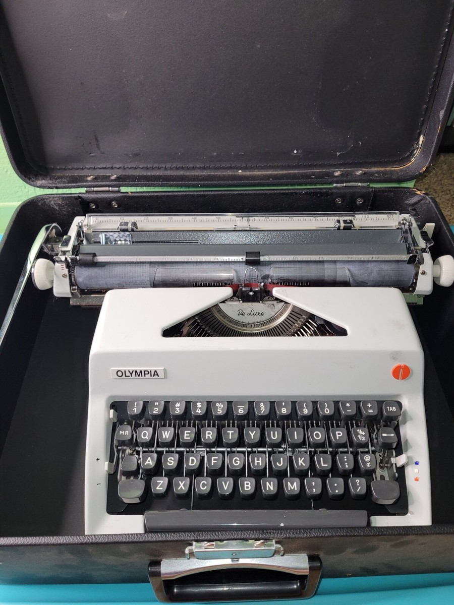 1976 Olympia De Luxe Traveler Typewriter With Instructions