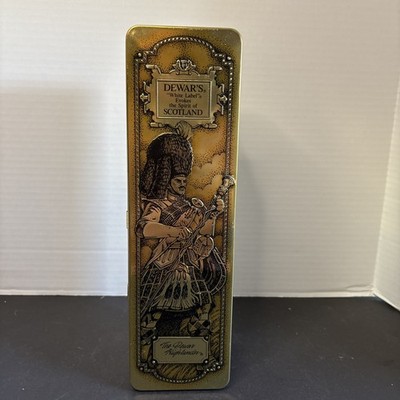 Vtg Dewar's White Label Highlander Scotch Whiskey Empty Gold Collectible Tin