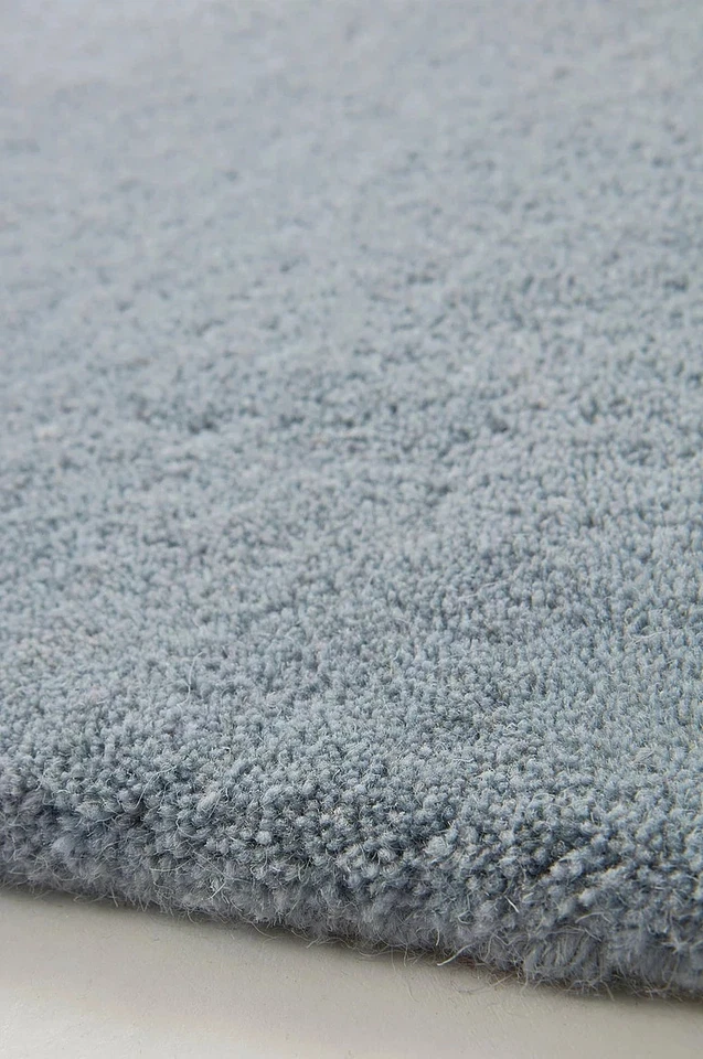 Gray Solid Color Hand Tufted Woolen Rug 8x10 ft for Modern Spaces - Image 4 of 4