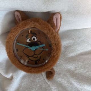 Vintage Cartoon Scooby Doo brown furry battery powered clock. RARE