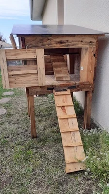 poulailler 3 poules sur pied Hmaxi 118 mini 102 L98 l70 en bois de palettes - Photo 1/3