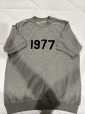essentials fear of gods Sweatshirt Short Sleeve Size Small Color Gray