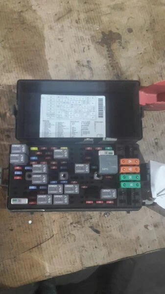 Fuse Box Engine Fits 04-05 BONNEVILLE 394449 Foto 3 de 4