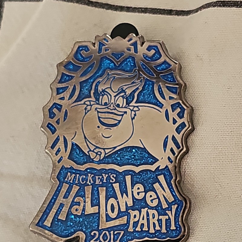 Disney Mickey's Halloween Party 2017 Limited Edition 1000b Pin Ursula Disneyland