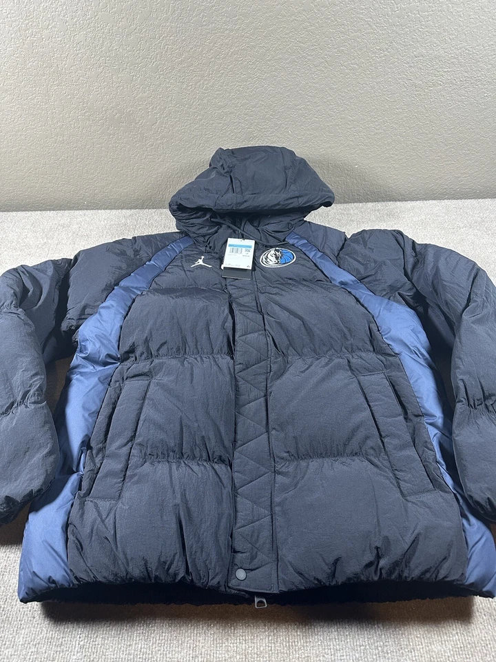 RARA Chaqueta acolchada con cremallera completa Nike Jordan de los Dallas Mavericks Mediana $255 Foto 2 de 4