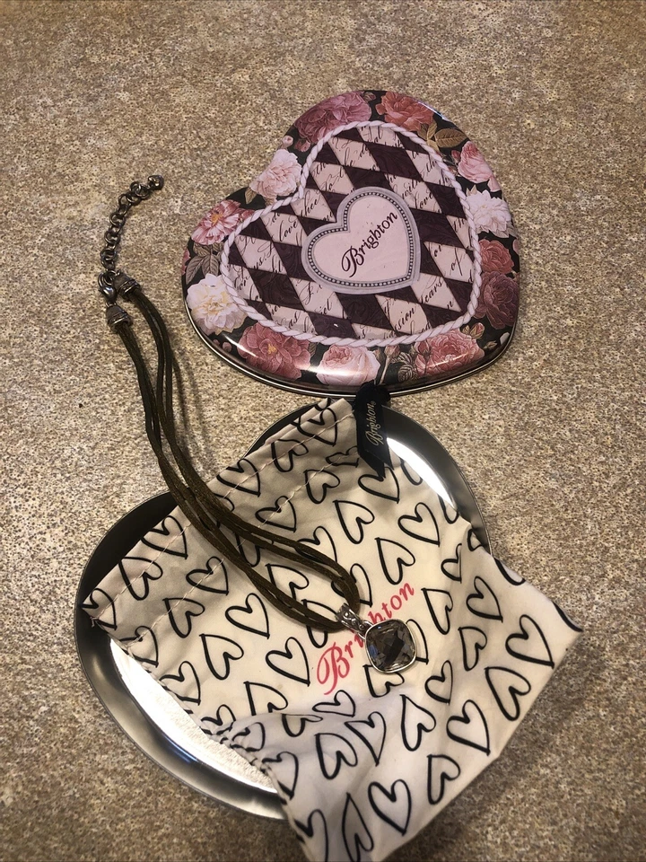 Collar Colgante Brighton Venus Cristal Ascendente Cordón Verde Oliva ¡Muy Bonito! Foto 4 de 4