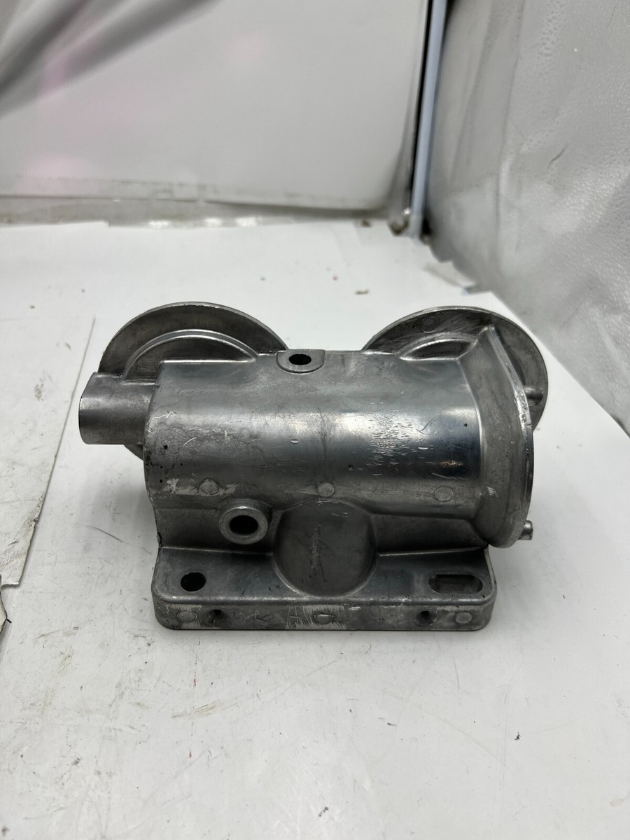 Genuine OEM John Deere Fuel Filter Head Assembly RE533069 Genuine OEM John Deere Fuel Filter Head Assembly RE533069