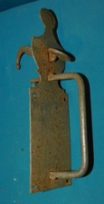 ANCIEN LOQUET A POUCIER POIGNÉE EN FER FORGÉ XVIIIe / XIXe. CLENCHE PORTE . n°3