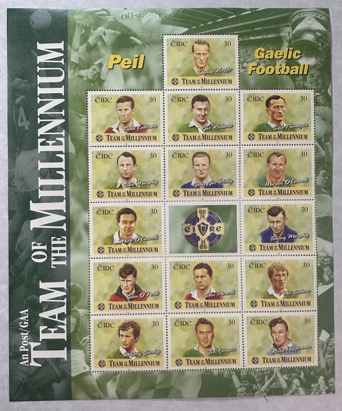 IRELAND    Beautiful    Mint  NEVER  Hinged  sheet  Of  15 GAELIC FOOTBALL